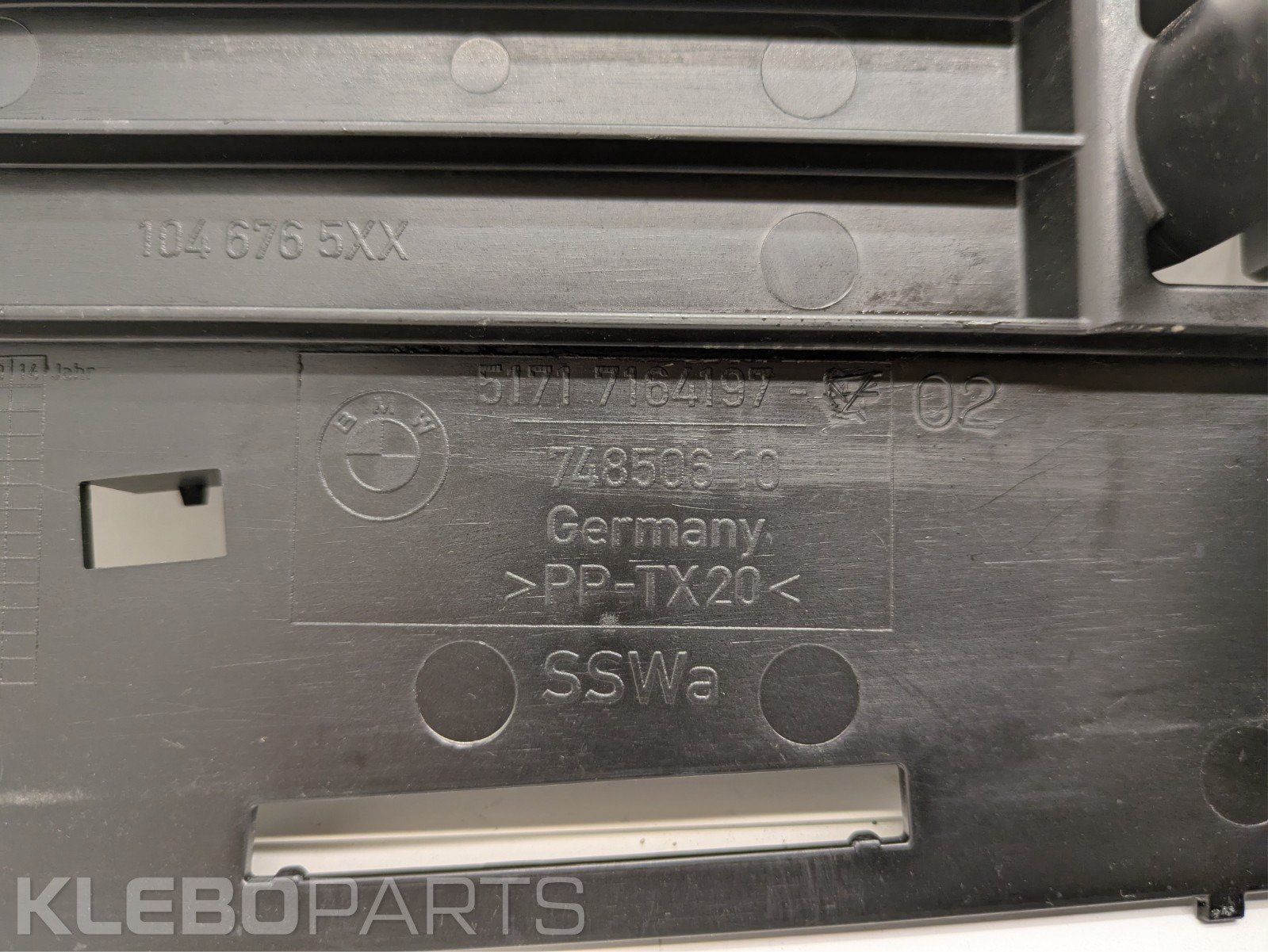 BMW E81 E87 E87N LCI bagažinės pertvaros tvirtinimo panelė 7164197 6 BMW E81 E87 E87N LCI bagažinės pertvaros tvirtinimo panelė 7164197 - Image 6