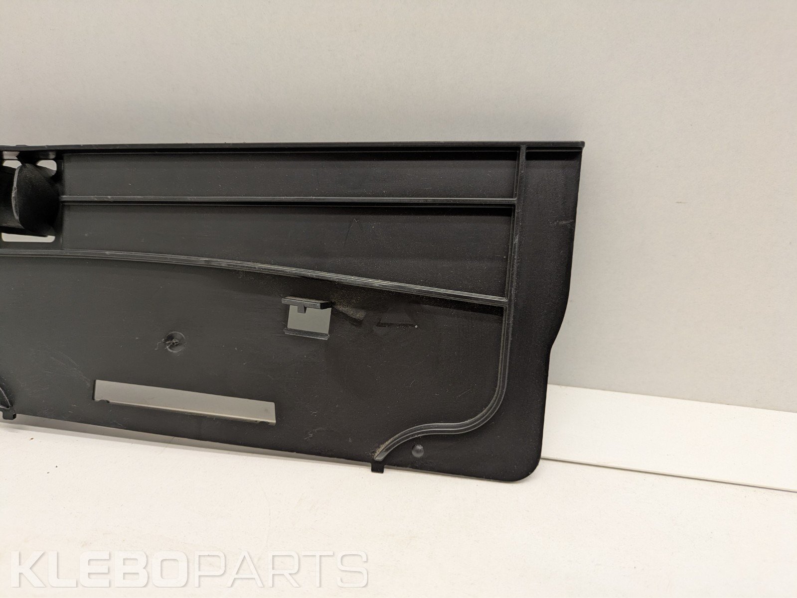 BMW E81 E87 E87N LCI bagažinės pertvaros tvirtinimo panelė 7164197 8 BMW E81 E87 E87N LCI bagažinės pertvaros tvirtinimo panelė 7164197 - Image 8