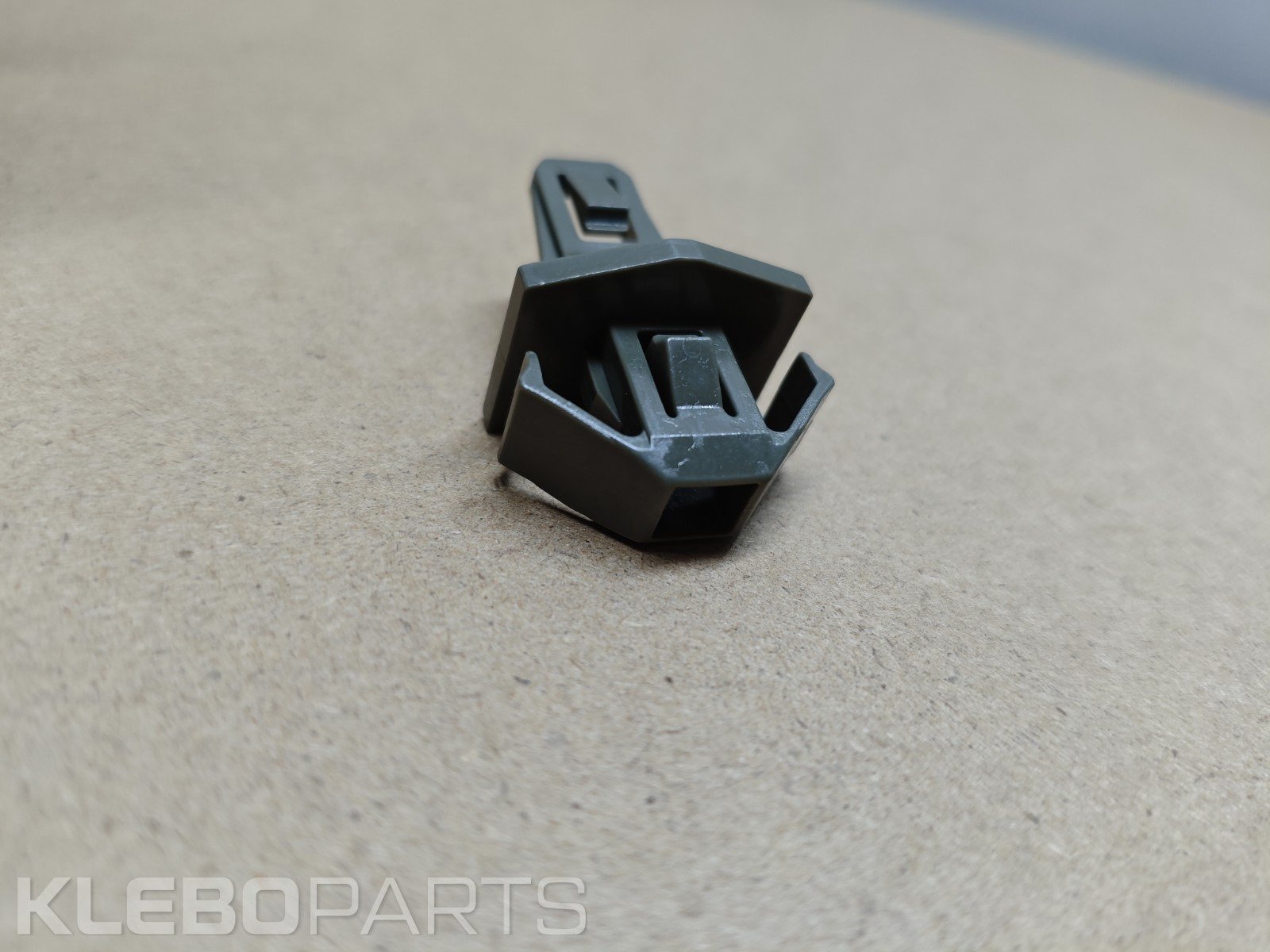 Honda Civic 2006–2011 priekinių grotelių plastikinis klipsas 91578-SW5-003 7 Honda Civic 2006–2011 priekinių grotelių plastikinis klipsas 91578-SW5-003 - Image 7