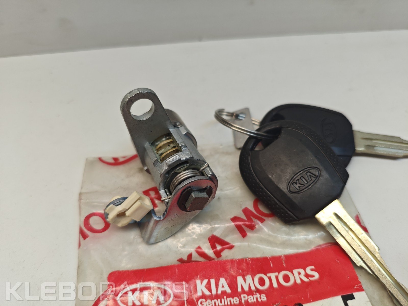 Kia Carnival Sedona 2001–2005 durelių spynos cilindras su raktu 7 Kia Carnival Sedona 2001–2005 durelių spynos cilindras su raktu - Image 7