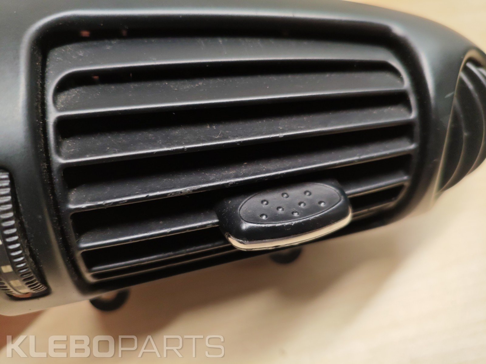 Mercedes C W203 Front Right Side Dash Air Vent Grille 2038300254 A2038302654 9 Mercedes C W203 Front Right Side Dash Air Vent Grille 2038300254 A2038302654 - Image 9