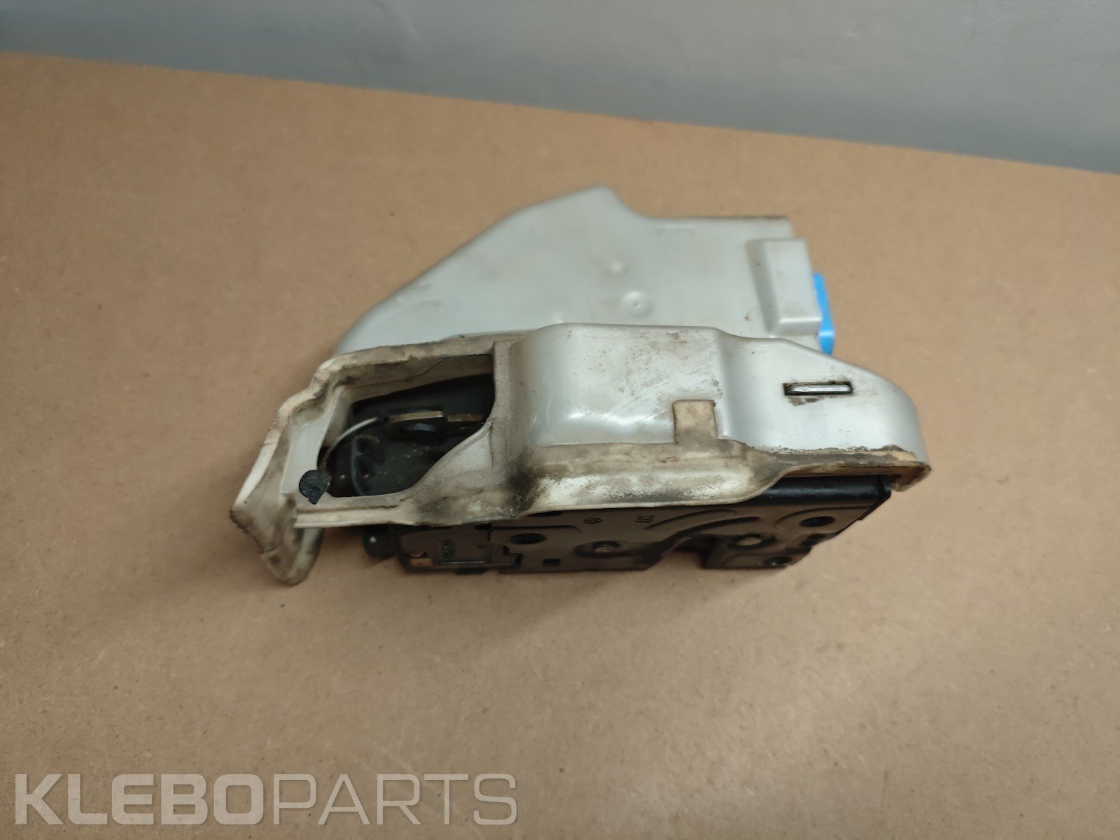 VW GOLF POLO TRANSPORTER CADDY 2007 FRONT RIGHT DOOR LOCK LATCH 3B1837016 8 VW GOLF POLO TRANSPORTER CADDY 2007 FRONT RIGHT DOOR LOCK LATCH 3B1837016 - Image 8
