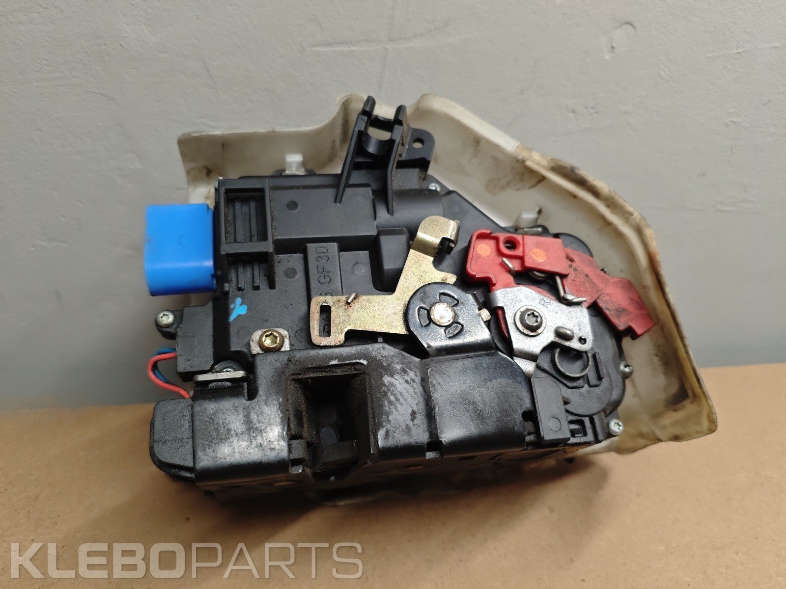 VW GOLF POLO TRANSPORTER CADDY 2007 FRONT RIGHT DOOR LOCK LATCH 3B1837016 1 VW GOLF POLO TRANSPORTER CADDY 2007 FRONT RIGHT DOOR LOCK LATCH 3B1837016