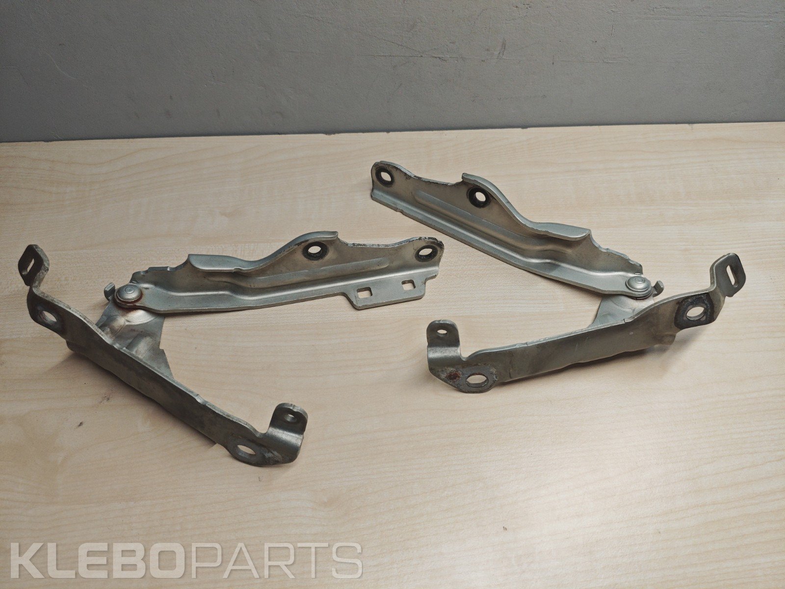 2005-2009 Subaru Outback Legacy Hood Hinge Set Pair Left Right OEM 1 2005-2009 Subaru Outback Legacy Hood Hinge Set Pair Left Right OEM