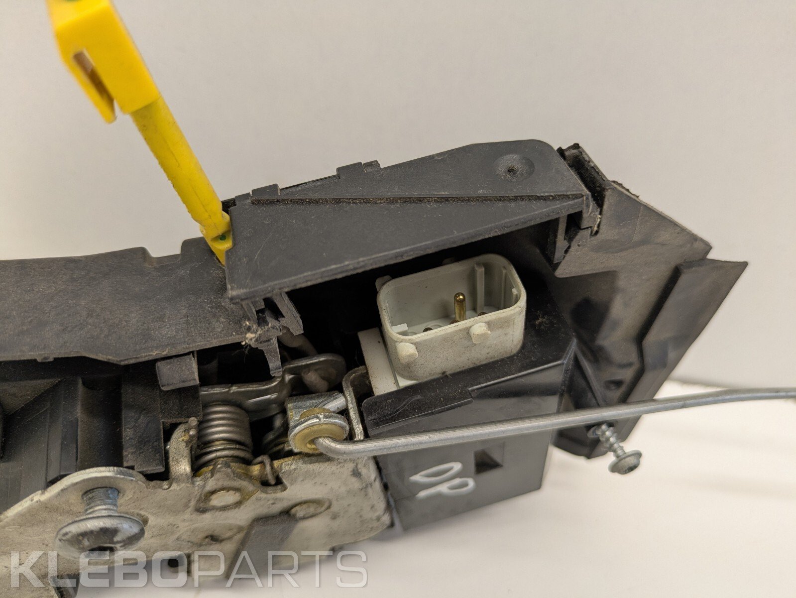 BMW 5 E39 priekinė dešinė durelių spyna 8235114 3 BMW 5 E39 priekinė dešinė durelių spyna 8235114 - Image 3