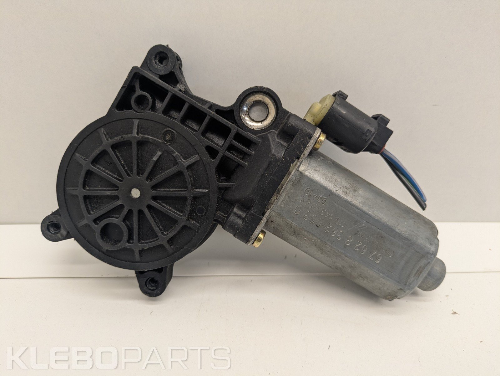 BMW 3 E46 priekinių kairių durelių keltuvo variklis 67628362063 6 BMW 3 E46 priekinių kairių durelių keltuvo variklis 67628362063 - Image 6