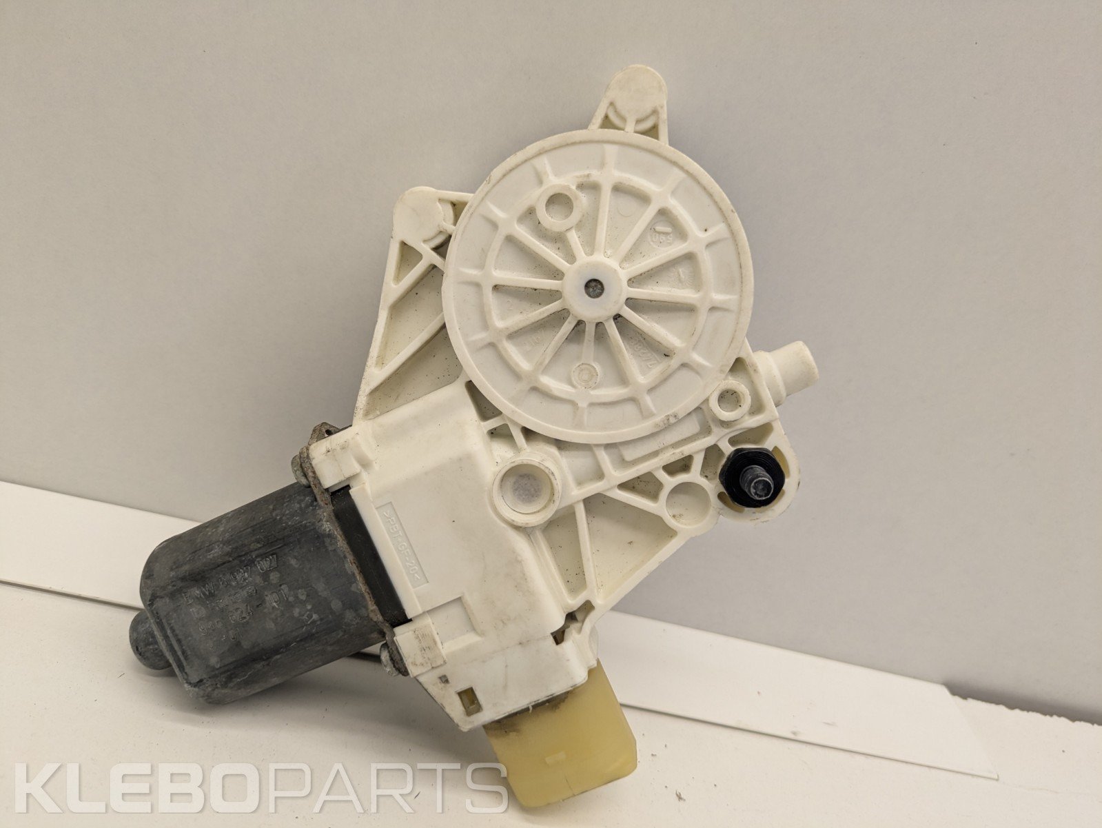 BMW E87 E90 E91 E84 priekinių kairių durelių lango keltuvo variklis 6927027 7 BMW E87 E90 E91 E84 priekinių kairių durelių lango keltuvo variklis 6927027 - Image 7