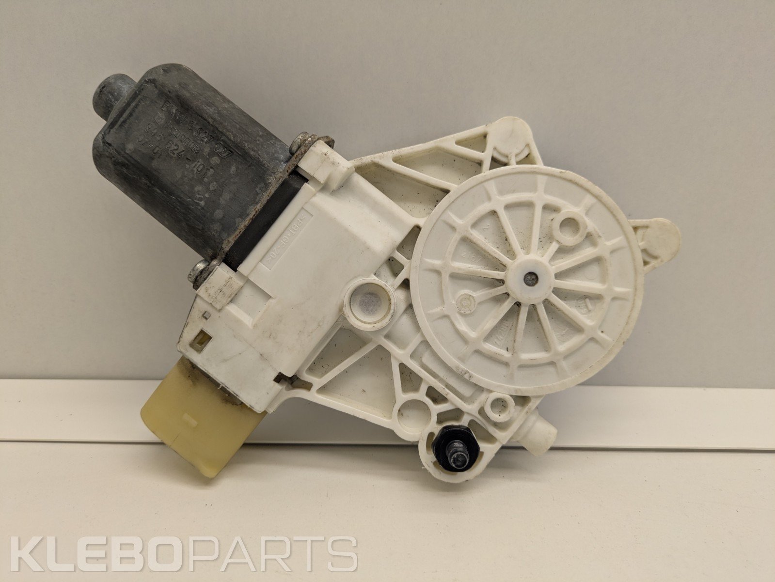 BMW E87 E90 E91 E84 priekinių kairių durelių lango keltuvo variklis 6927027 1 BMW E87 E90 E91 E84 priekinių kairių durelių lango keltuvo variklis 6927027