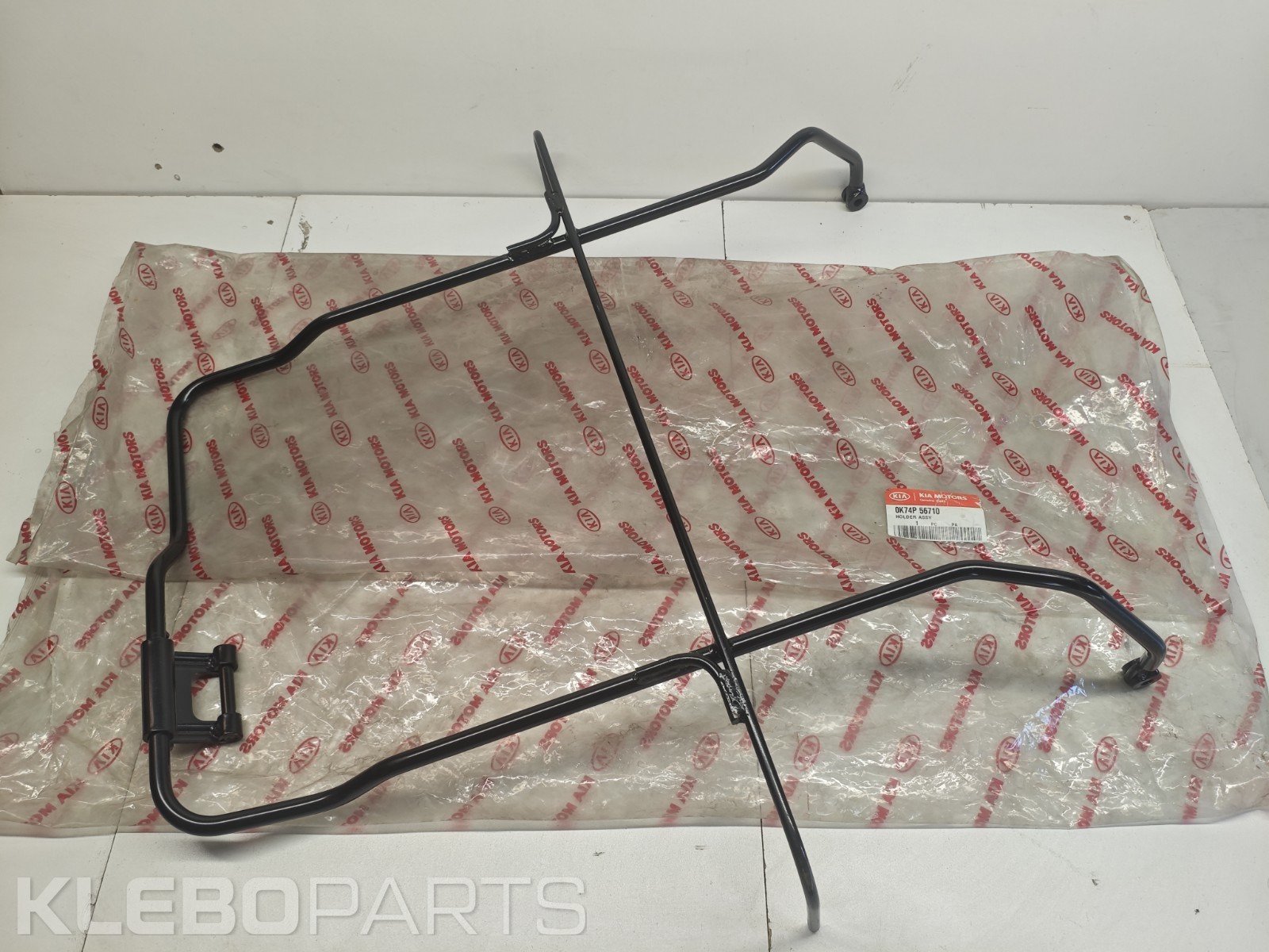 Kia Pregio Besta Bongo 2000–2005 atsarginio rato laikiklis 0K74P56710 1 Kia Pregio Besta Bongo 2000–2005 atsarginio rato laikiklis 0K74P56710