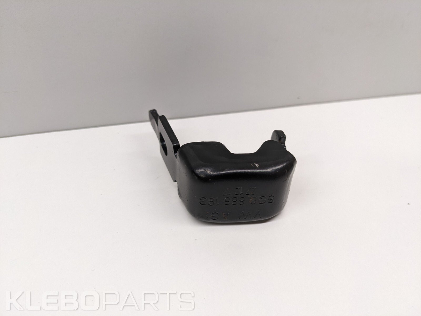 VW Audi Seat Skoda centrinis tvirtinimo spaustukas 5Q0886193 1 VW Audi Seat Skoda centrinis tvirtinimo spaustukas 5Q0886193