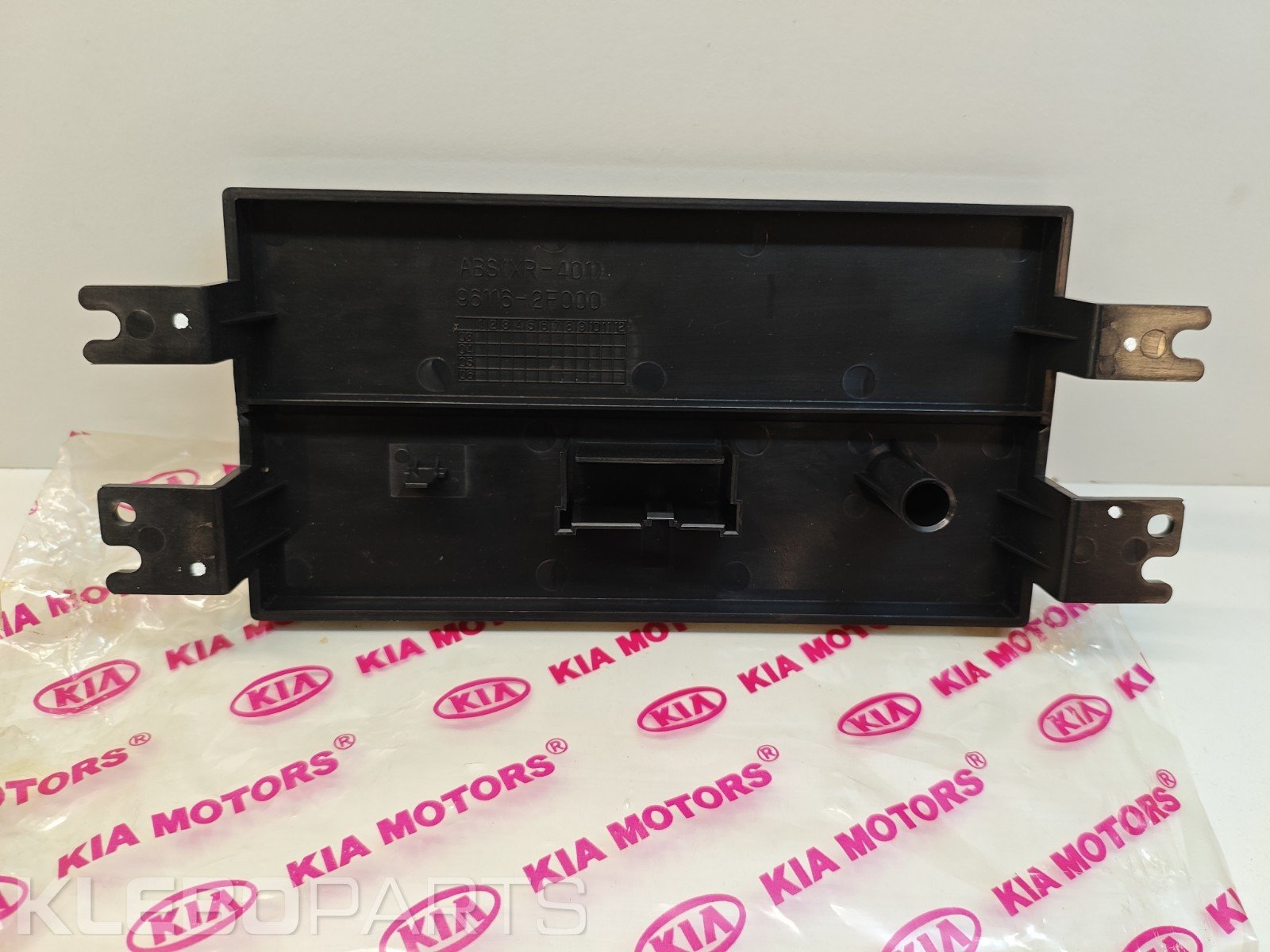 KIA Cerato Spectra 2004–2006 radijo angos uždengimo panelė 961162F000 4 KIA Cerato Spectra 2004–2006 radijo angos uždengimo panelė 961162F000 - Image 4