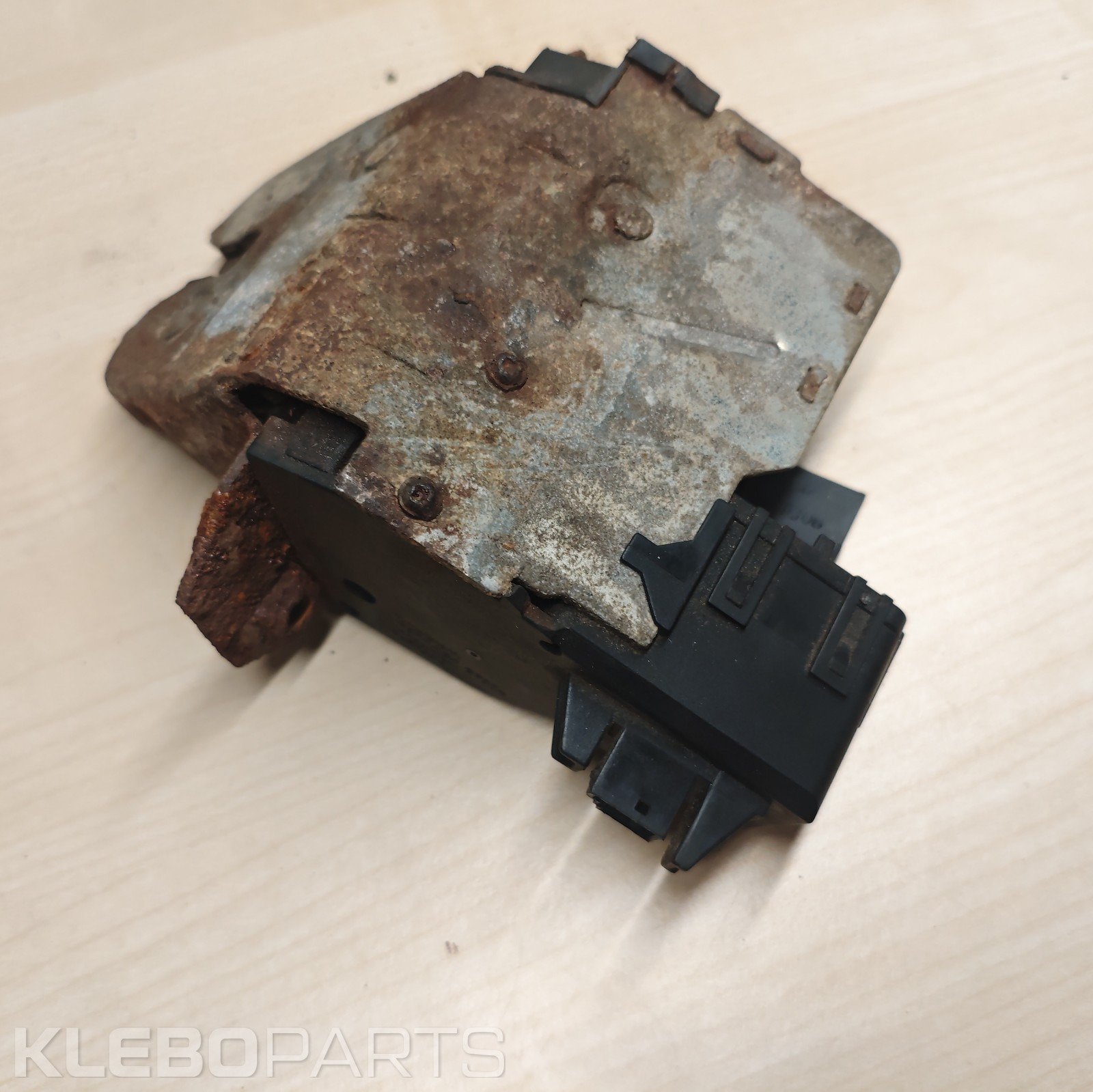Mercedes Benz C Class W203 Tailgate Boot Lock Mechanism A2037400235 6 Mercedes Benz C Class W203 Tailgate Boot Lock Mechanism A2037400235 - Image 6