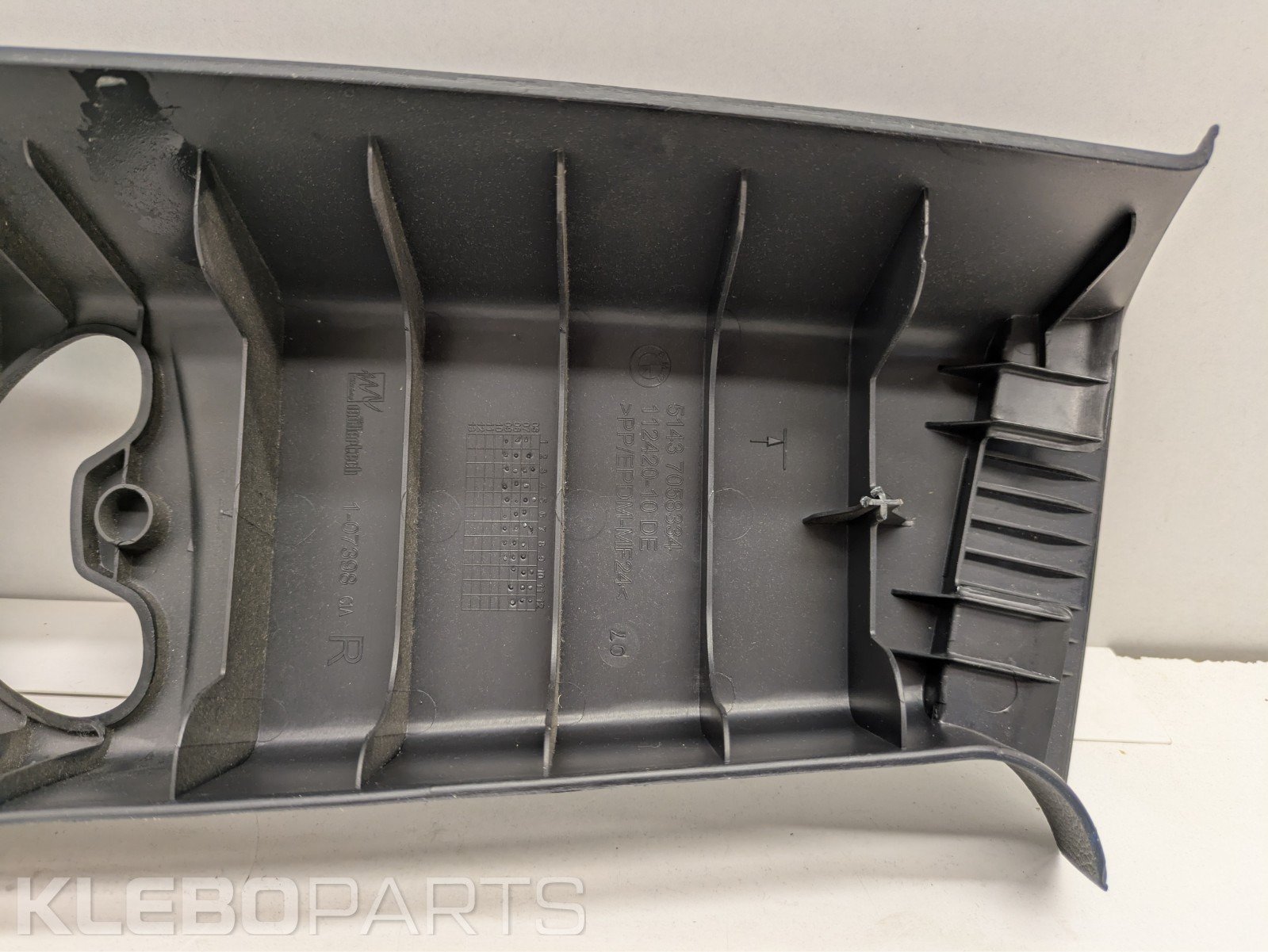 BMW 1 serija E81 B statramsčio dešinė juoda apdaila 7058334 / 8036140 11 BMW 1 serija E81 B statramsčio dešinė juoda apdaila 7058334 / 8036140 - Image 11