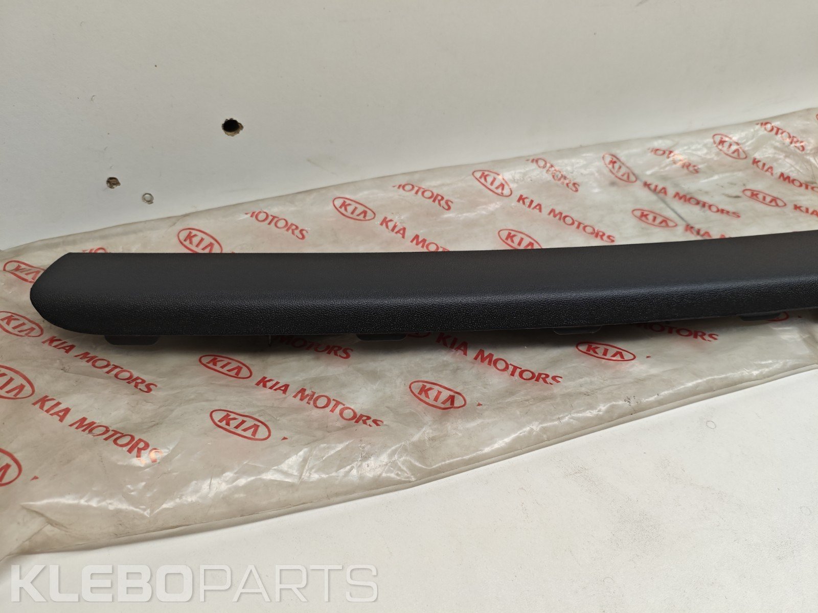 Kia Ceed 2009–2012 galinio buferio moldingas 866451H100 4 Kia Ceed 2009–2012 galinio buferio moldingas 866451H100 - Image 4