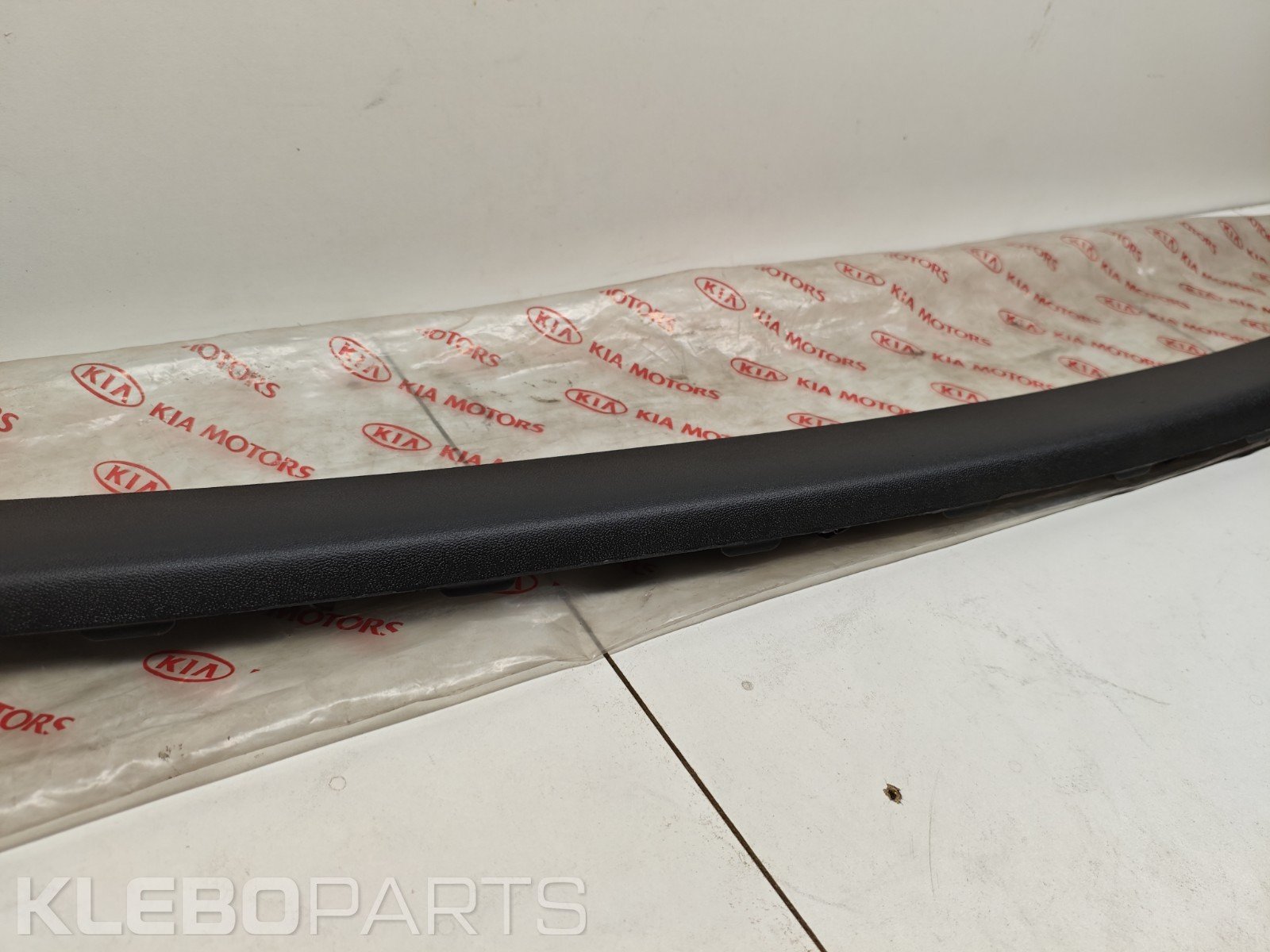 Kia Ceed 2009–2012 galinio buferio moldingas 866451H100 5 Kia Ceed 2009–2012 galinio buferio moldingas 866451H100 - Image 5