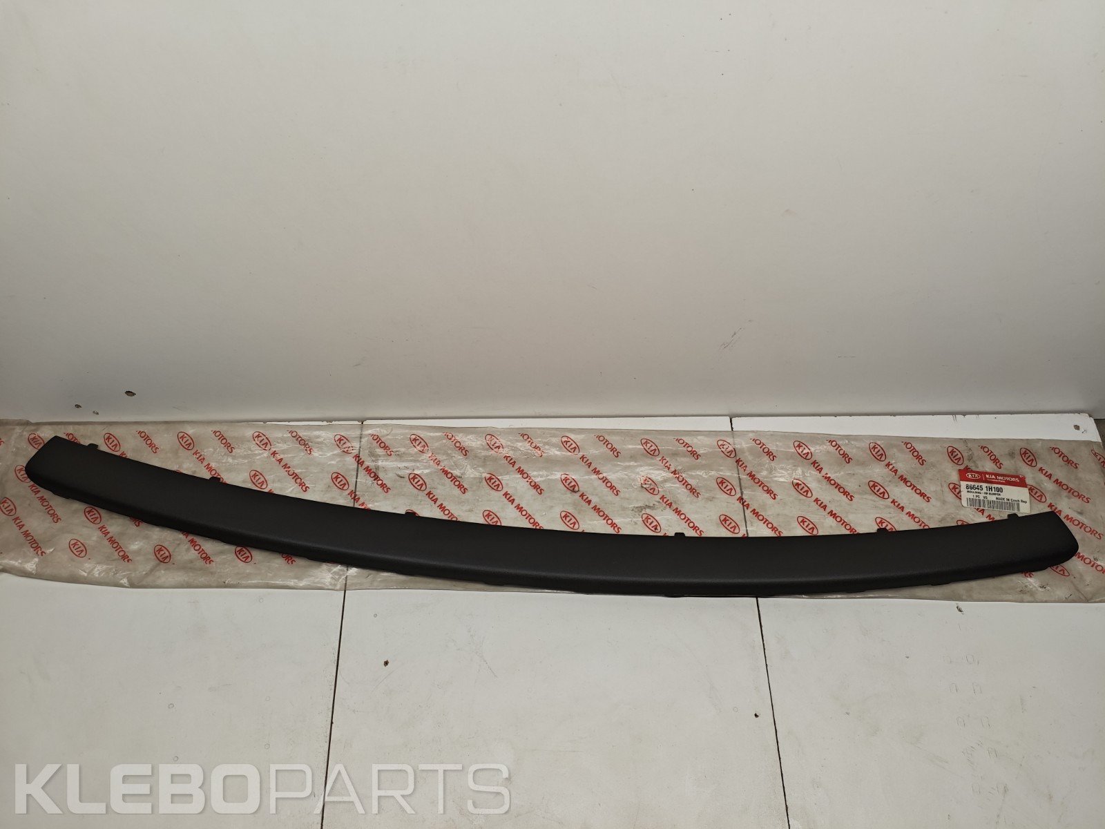 Kia Ceed 2009–2012 galinio buferio moldingas 866451H100 1 Kia Ceed 2009–2012 galinio buferio moldingas 866451H100