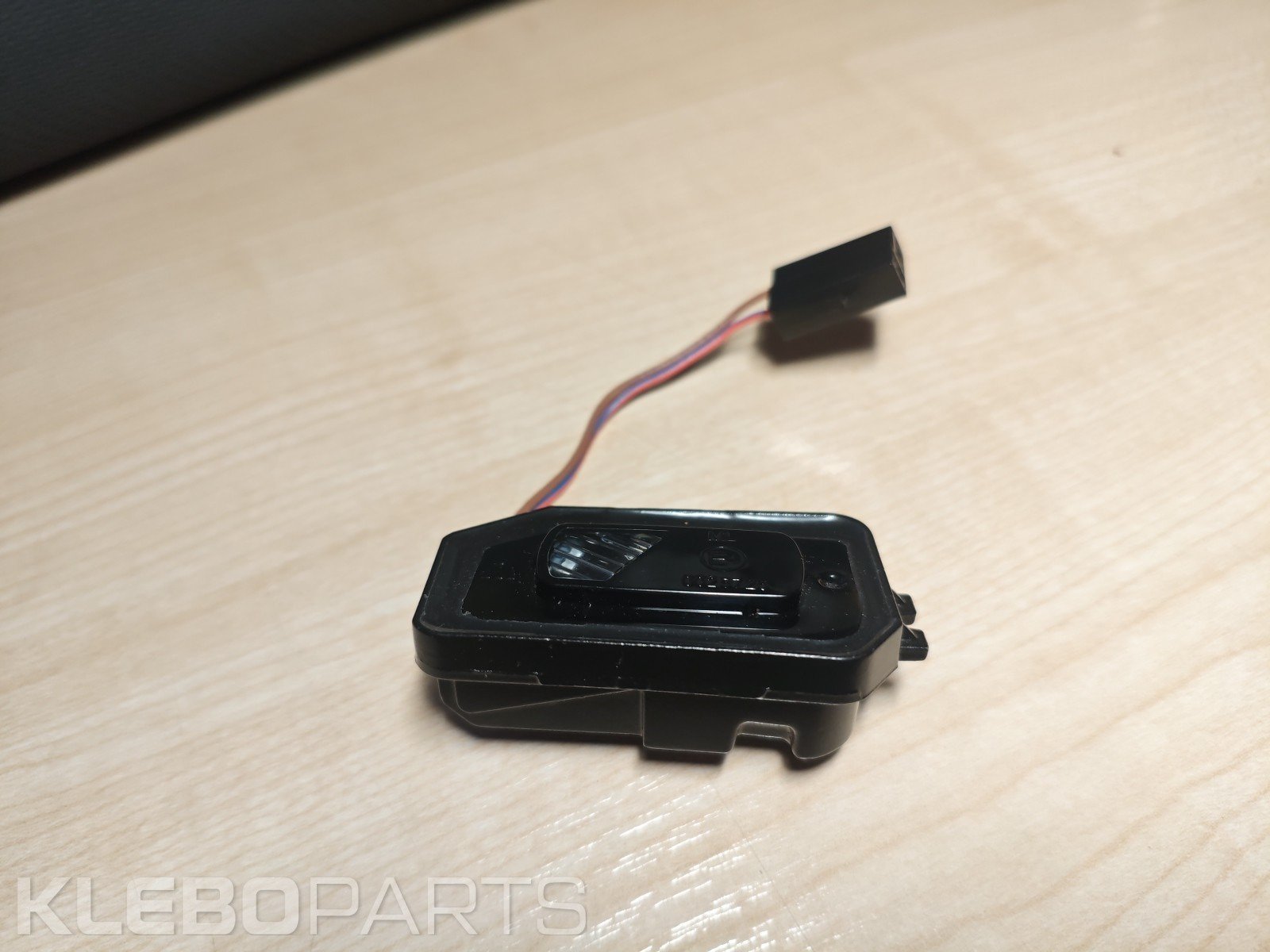 GENUINE MERCEDES BENZ 2013-2018 RIGHT SIDE MIRROR PUDDLE LAMP LED A0999064402 2 GENUINE MERCEDES BENZ 2013-2018 RIGHT SIDE MIRROR PUDDLE LAMP LED A0999064402 - Image 2