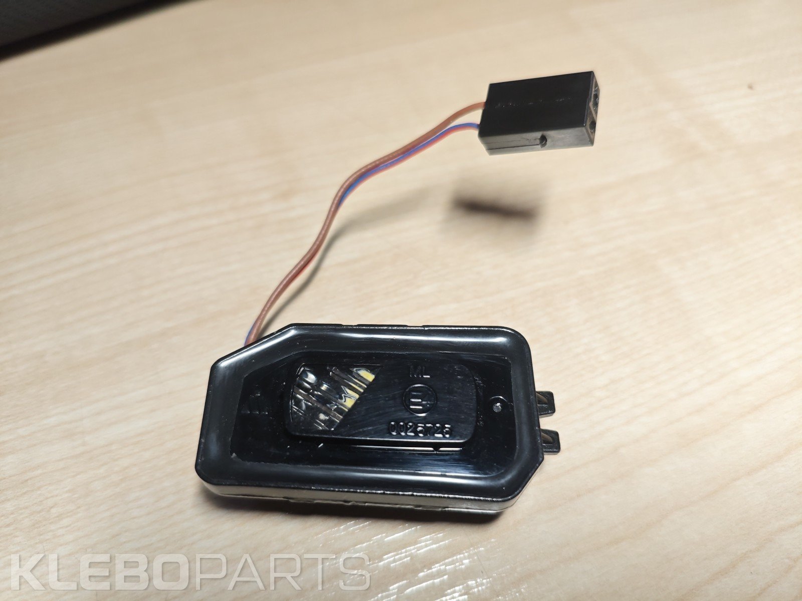 GENUINE MERCEDES BENZ 2013-2018 RIGHT SIDE MIRROR PUDDLE LAMP LED A0999064402 1 GENUINE MERCEDES BENZ 2013-2018 RIGHT SIDE MIRROR PUDDLE LAMP LED A0999064402