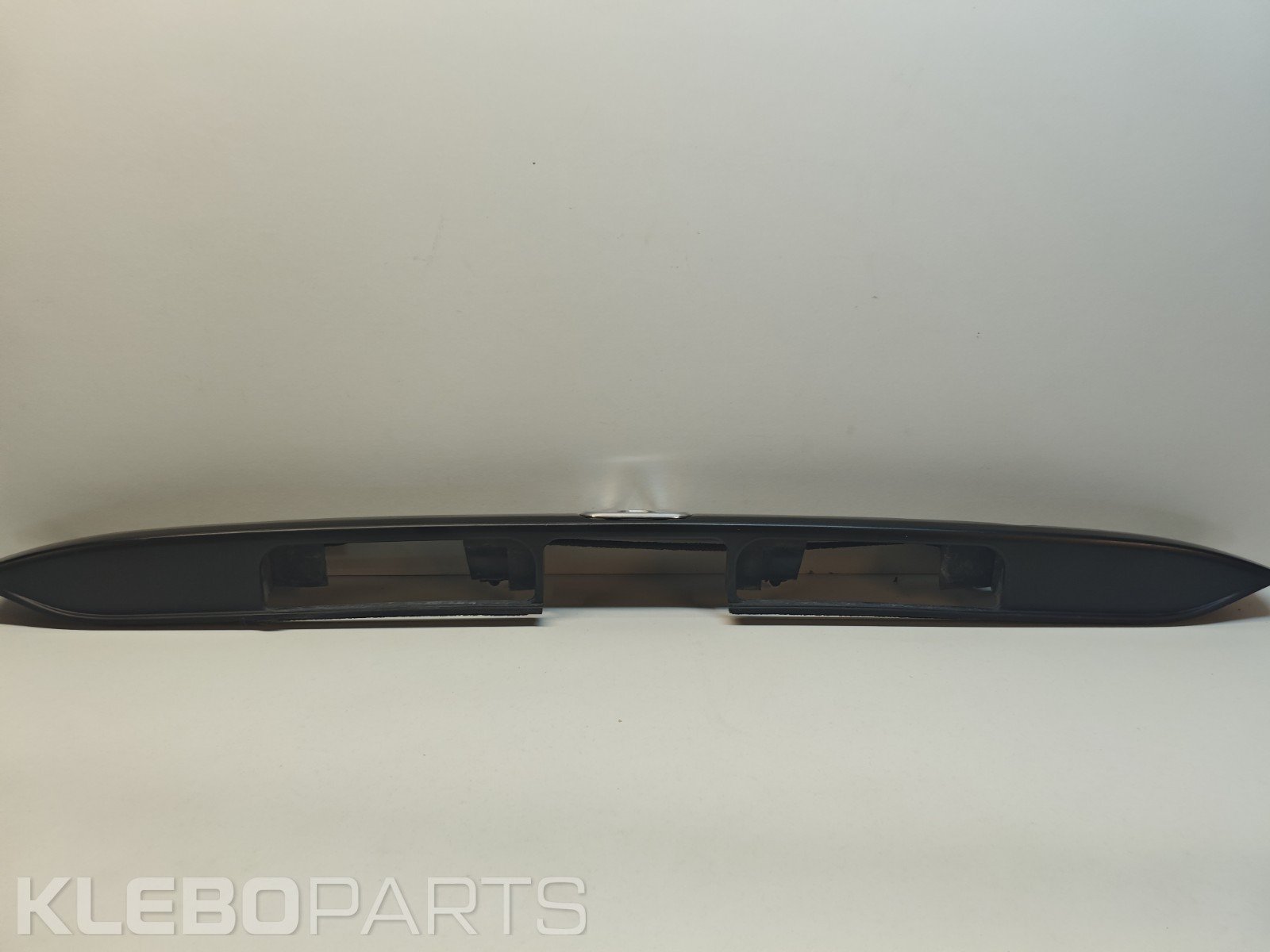 Honda Civic VII 2002–2005 EP1 EP2 EP3 galinės bagažinės apdaila / licencijos juosta 74890S5SE01 11 Honda Civic VII 2002–2005 EP1 EP2 EP3 galinės bagažinės apdaila / licencijos juosta 74890S5SE01 - Image 11