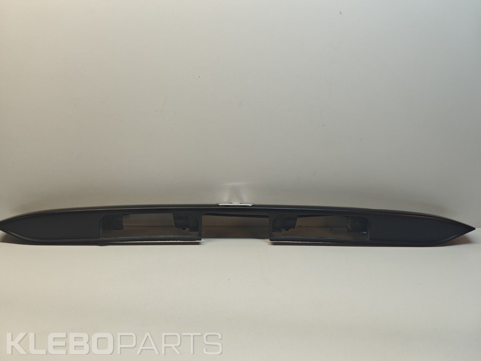 Honda Civic VII 2002–2005 EP1 EP2 EP3 galinės bagažinės apdaila / licencijos juosta 74890S5SE01 12 Honda Civic VII 2002–2005 EP1 EP2 EP3 galinės bagažinės apdaila / licencijos juosta 74890S5SE01 - Image 12