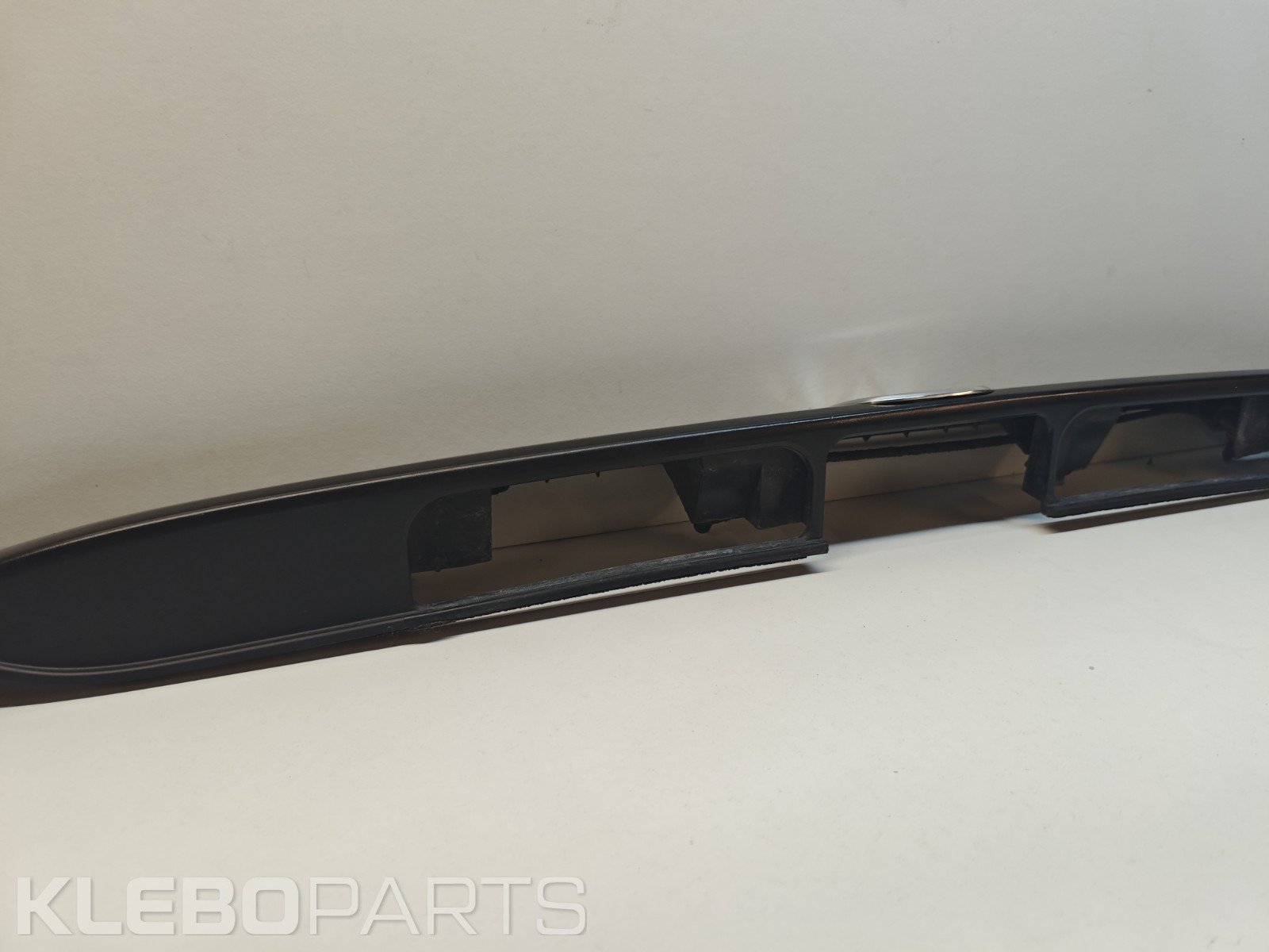 Honda Civic VII 2002–2005 EP1 EP2 EP3 galinės bagažinės apdaila / licencijos juosta 74890S5SE01 13 Honda Civic VII 2002–2005 EP1 EP2 EP3 galinės bagažinės apdaila / licencijos juosta 74890S5SE01 - Image 13