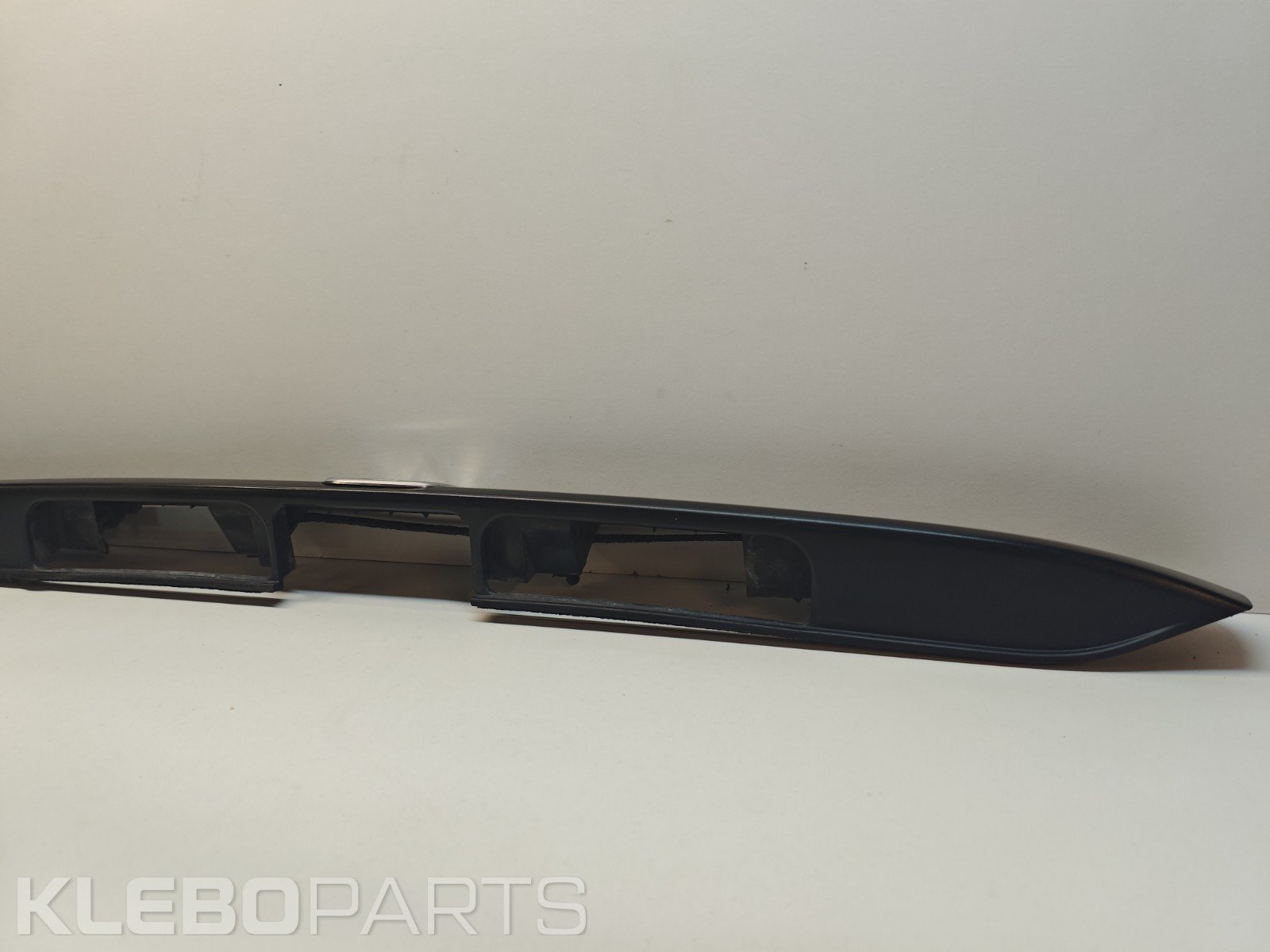 Honda Civic VII 2002–2005 EP1 EP2 EP3 galinės bagažinės apdaila / licencijos juosta 74890S5SE01 14 Honda Civic VII 2002–2005 EP1 EP2 EP3 galinės bagažinės apdaila / licencijos juosta 74890S5SE01 - Image 14