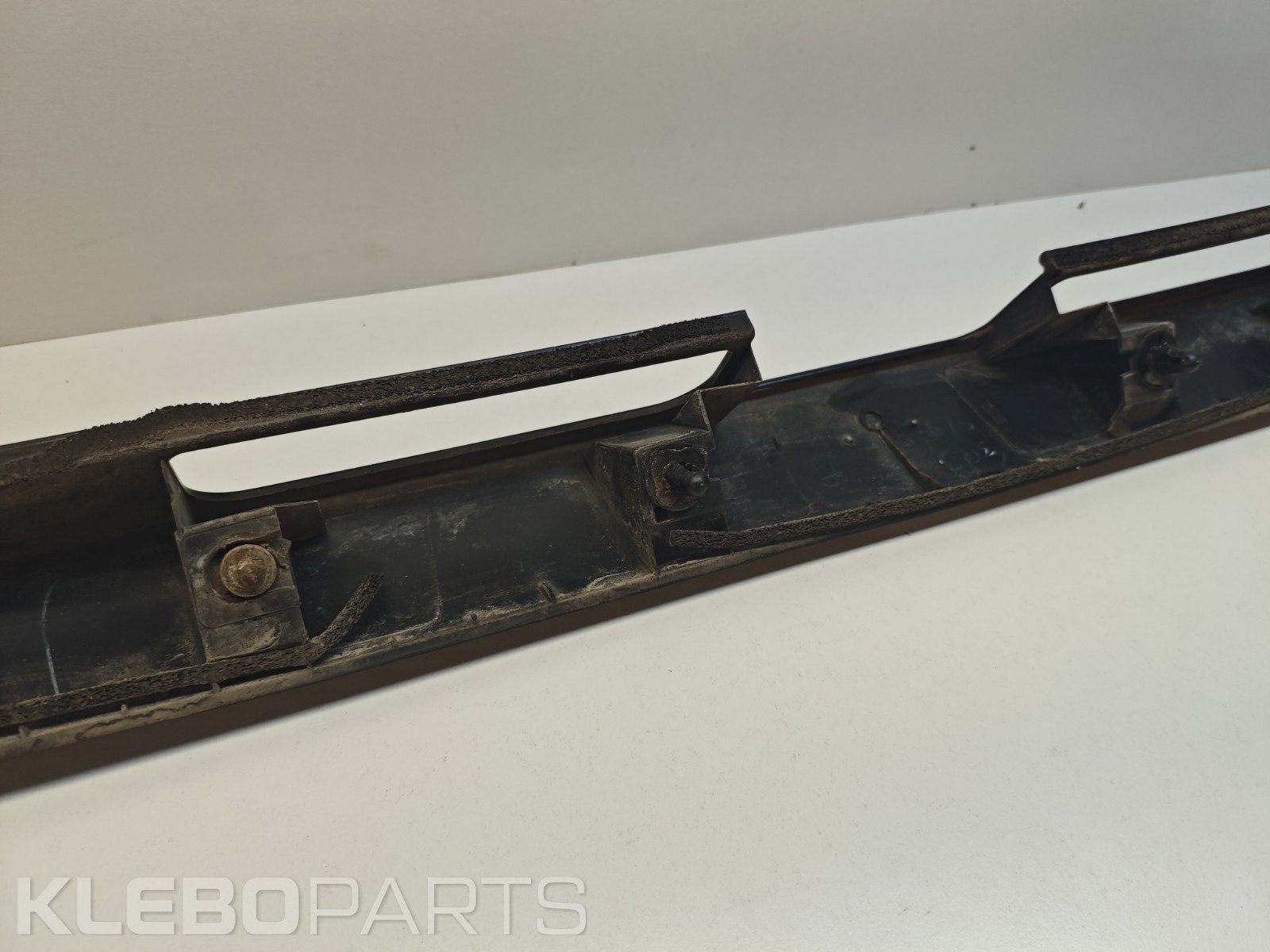 Honda Civic VII 2002–2005 EP1 EP2 EP3 galinės bagažinės apdaila / licencijos juosta 74890S5SE01 19 Honda Civic VII 2002–2005 EP1 EP2 EP3 galinės bagažinės apdaila / licencijos juosta 74890S5SE01 - Image 19