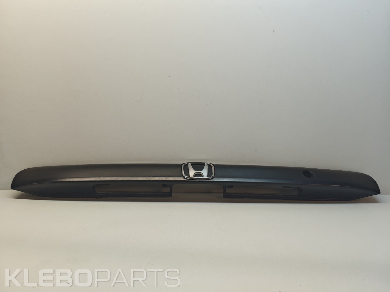 Honda Civic VII 2002–2005 EP1 EP2 EP3 galinės bagažinės apdaila / licencijos juosta 74890S5SE01 3 Honda Civic VII 2002–2005 EP1 EP2 EP3 galinės bagažinės apdaila / licencijos juosta 74890S5SE01 - Image 3