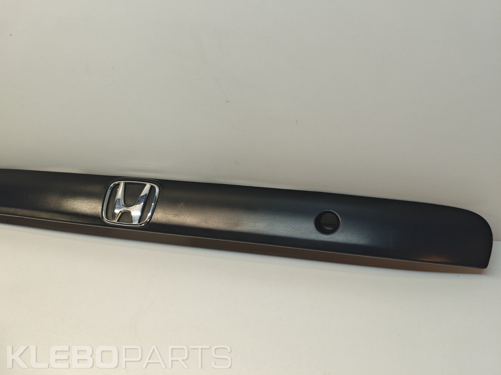 Honda Civic VII 2002–2005 EP1 EP2 EP3 galinės bagažinės apdaila / licencijos juosta 74890S5SE01 5 Honda Civic VII 2002–2005 EP1 EP2 EP3 galinės bagažinės apdaila / licencijos juosta 74890S5SE01 - Image 5