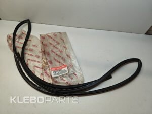 Kia Rio 2000–2005 priekinio lango moldingas / sandariklis 0K30A50600D