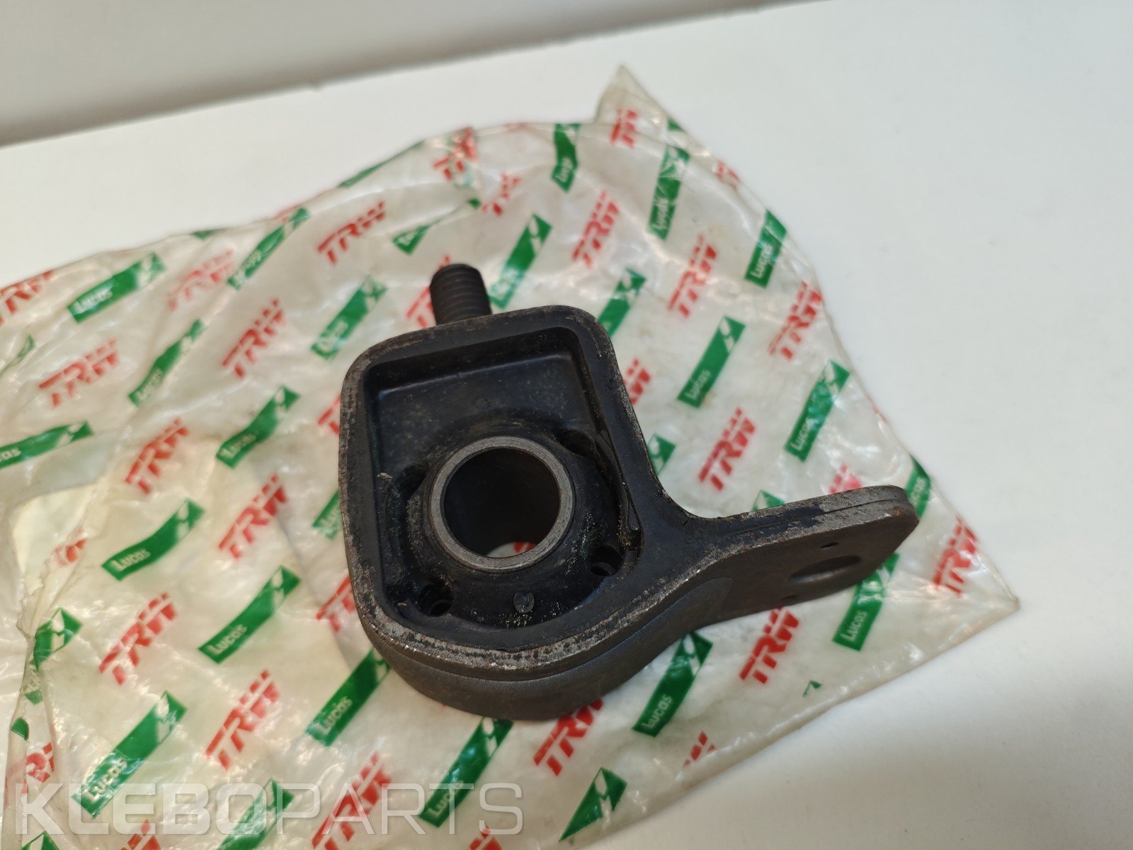 Peugeot 405 priekinės pakabos šakės įvorė TRW/Lucas JBU109 OE 352389 5 Peugeot 405 priekinės pakabos šakės įvorė TRW/Lucas JBU109 OE 352389 - Image 5