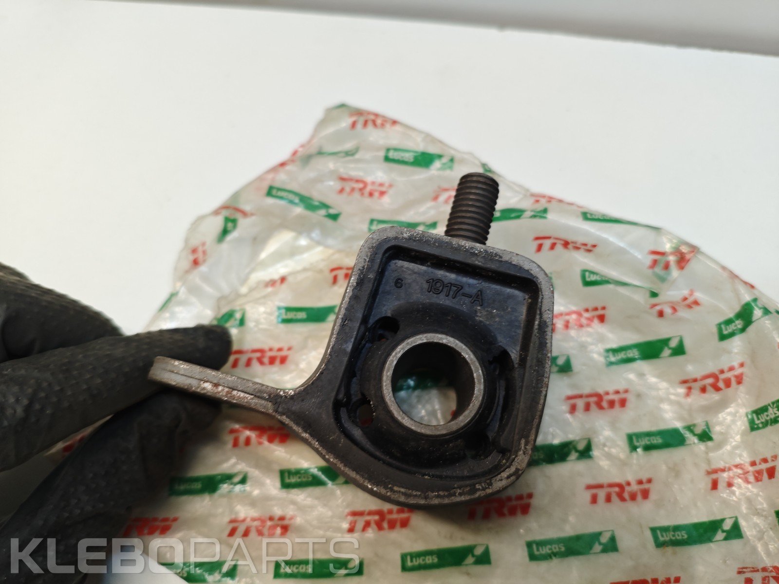 Peugeot 405 priekinės pakabos šakės įvorė TRW/Lucas JBU109 OE 352389 6 Peugeot 405 priekinės pakabos šakės įvorė TRW/Lucas JBU109 OE 352389 - Image 6