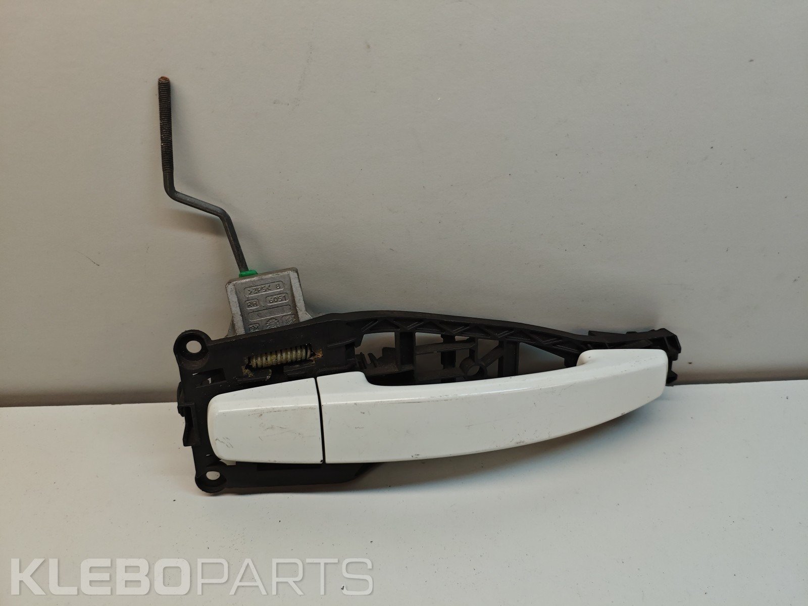 Vauxhall Corsa E 2014–2019 galinė dešinė išorinė durų rankena 1 Vauxhall Corsa E 2014–2019 galinė dešinė išorinė durų rankena