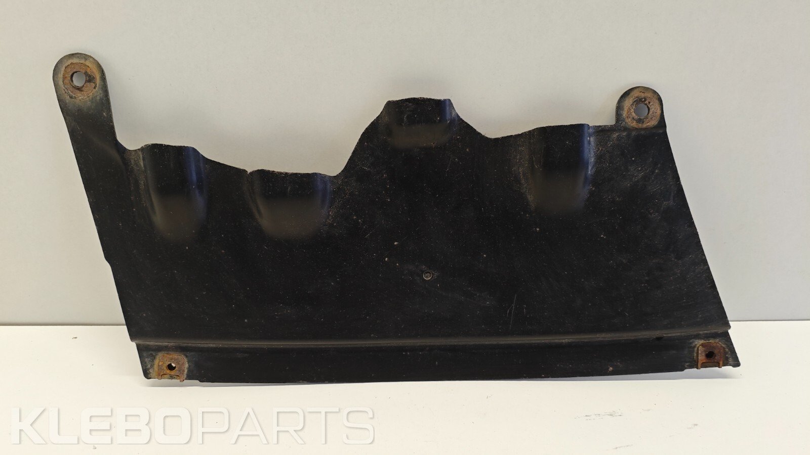 BMW 1 serija E88 E82 2006–2013 galinio buferio apatinė apdaila 3 BMW 1 serija E88 E82 2006–2013 galinio buferio apatinė apdaila - Image 3