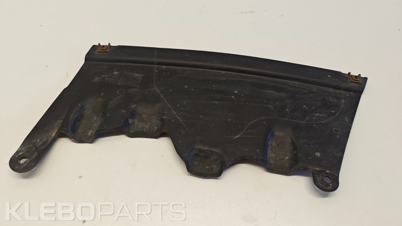 BMW 1 serija E88 E82 2006–2013 galinio buferio apatinė apdaila 4 BMW 1 serija E88 E82 2006–2013 galinio buferio apatinė apdaila - Image 4