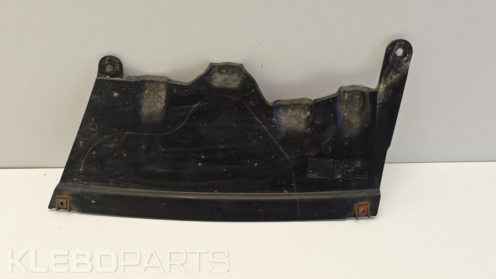 BMW 1 serija E88 E82 2006–2013 galinio buferio apatinė apdaila 1 BMW 1 serija E88 E82 2006–2013 galinio buferio apatinė apdaila