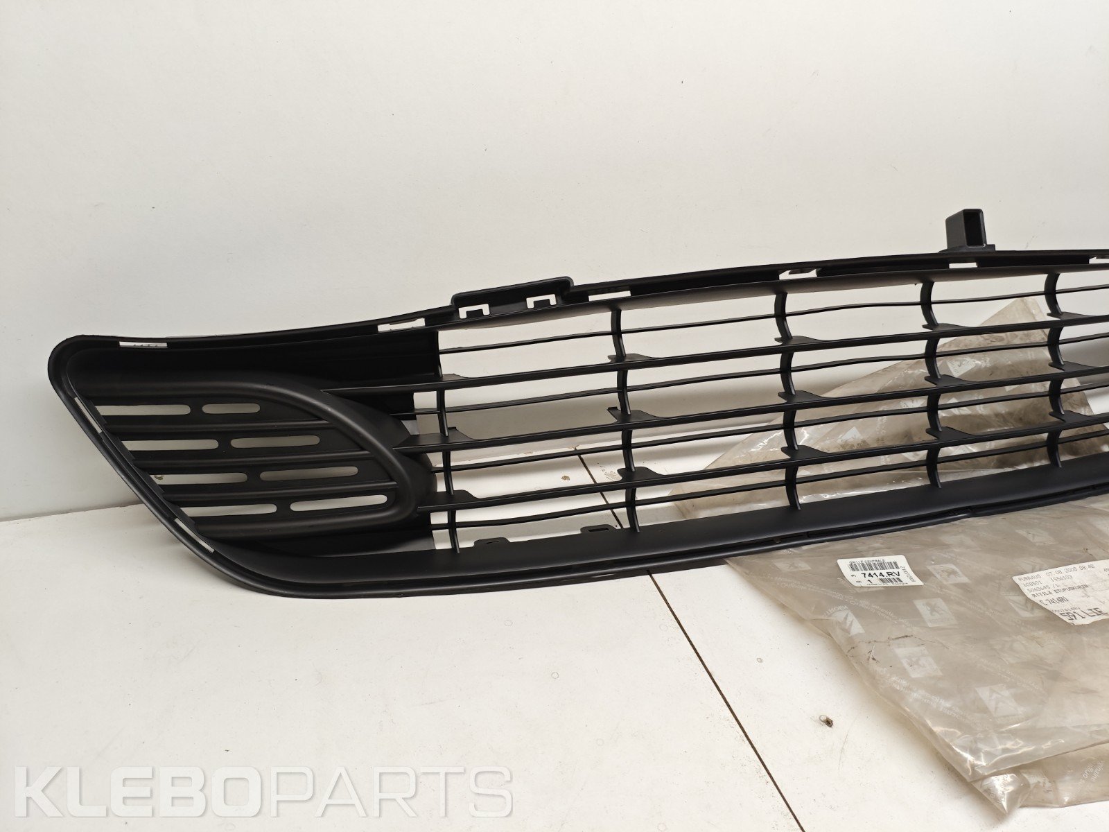 Citroen C4 Grand Picasso 2007–2013 naujos priekinio buferio centrinės grotelės 7414RV 3 Citroen C4 Grand Picasso 2007–2013 naujos priekinio buferio centrinės grotelės 7414RV - Image 3