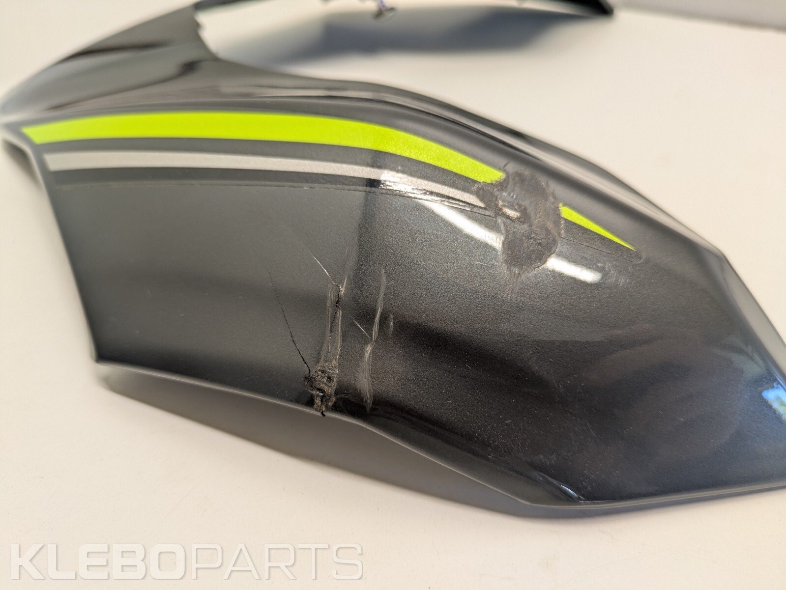 Kawasaki Z900 2017–2019 pilkas viršutinis žibinto kaušelio gaubtas 55028-0604 4 Kawasaki Z900 2017–2019 pilkas viršutinis žibinto kaušelio gaubtas 55028-0604 - Image 4