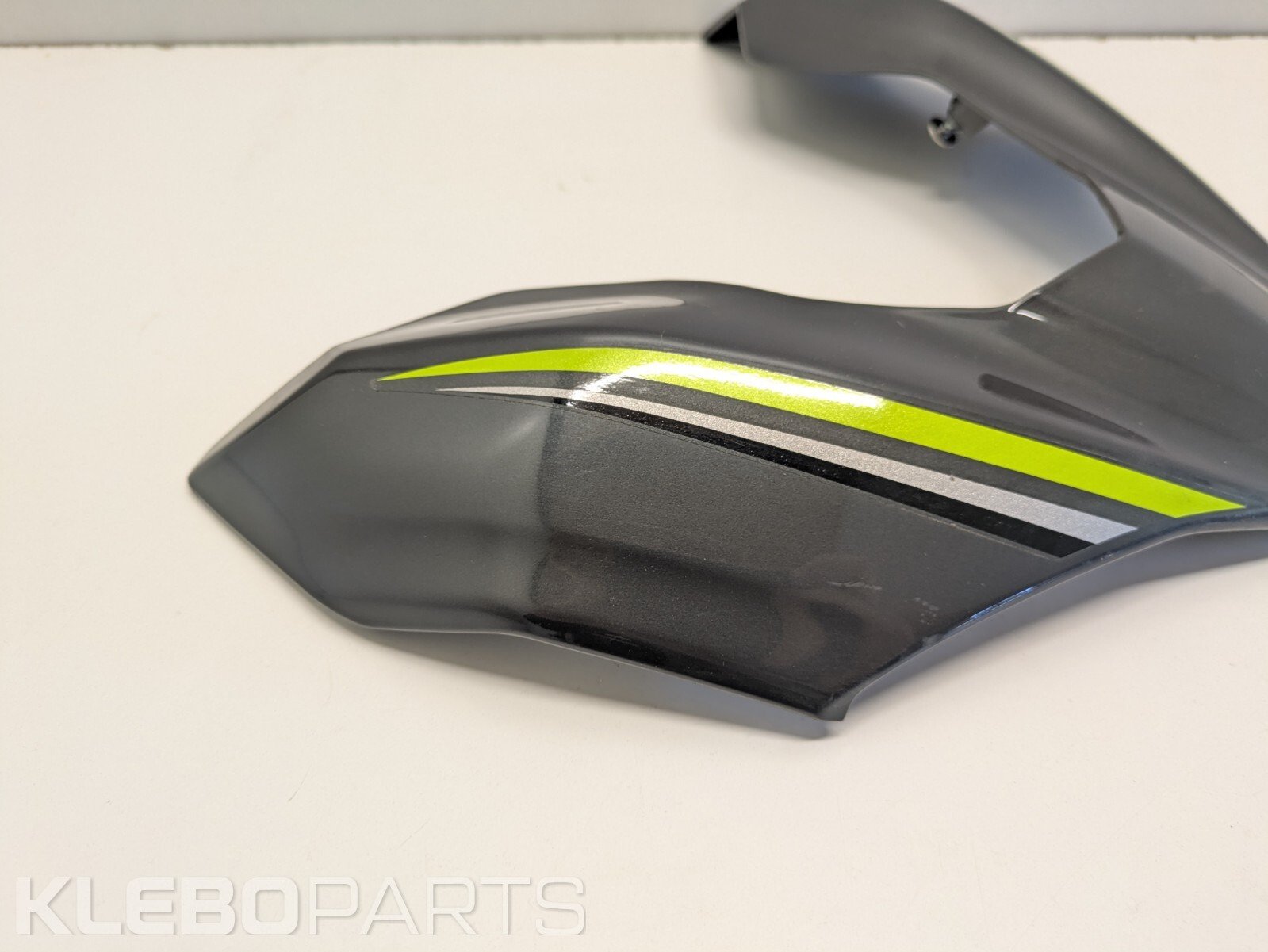 Kawasaki Z900 2017–2019 pilkas viršutinis žibinto kaušelio gaubtas 55028-0604 7 Kawasaki Z900 2017–2019 pilkas viršutinis žibinto kaušelio gaubtas 55028-0604 - Image 7