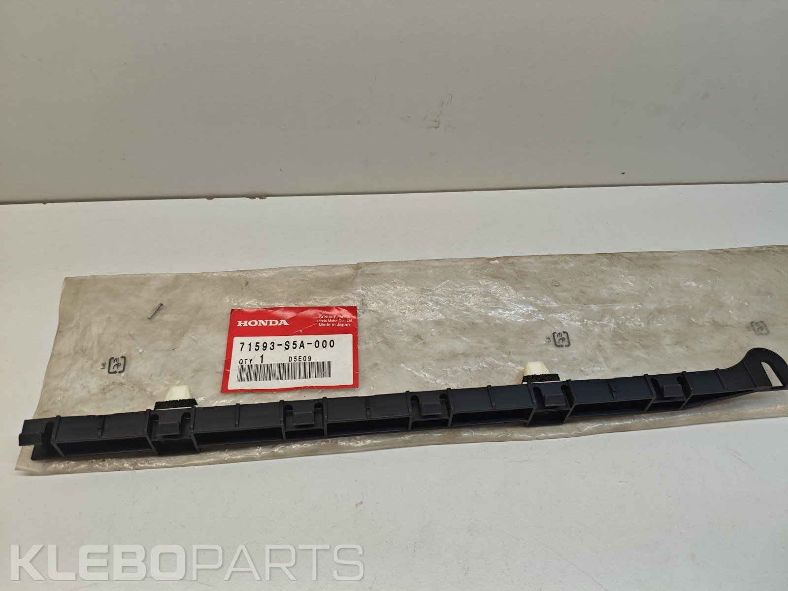 Honda Civic VII ES sedanas 2001–2005 galinio buferio dešinys atstumo įdėklas 71593S5A000 1 Honda Civic VII ES sedanas 2001–2005 galinio buferio dešinys atstumo įdėklas 71593S5A000