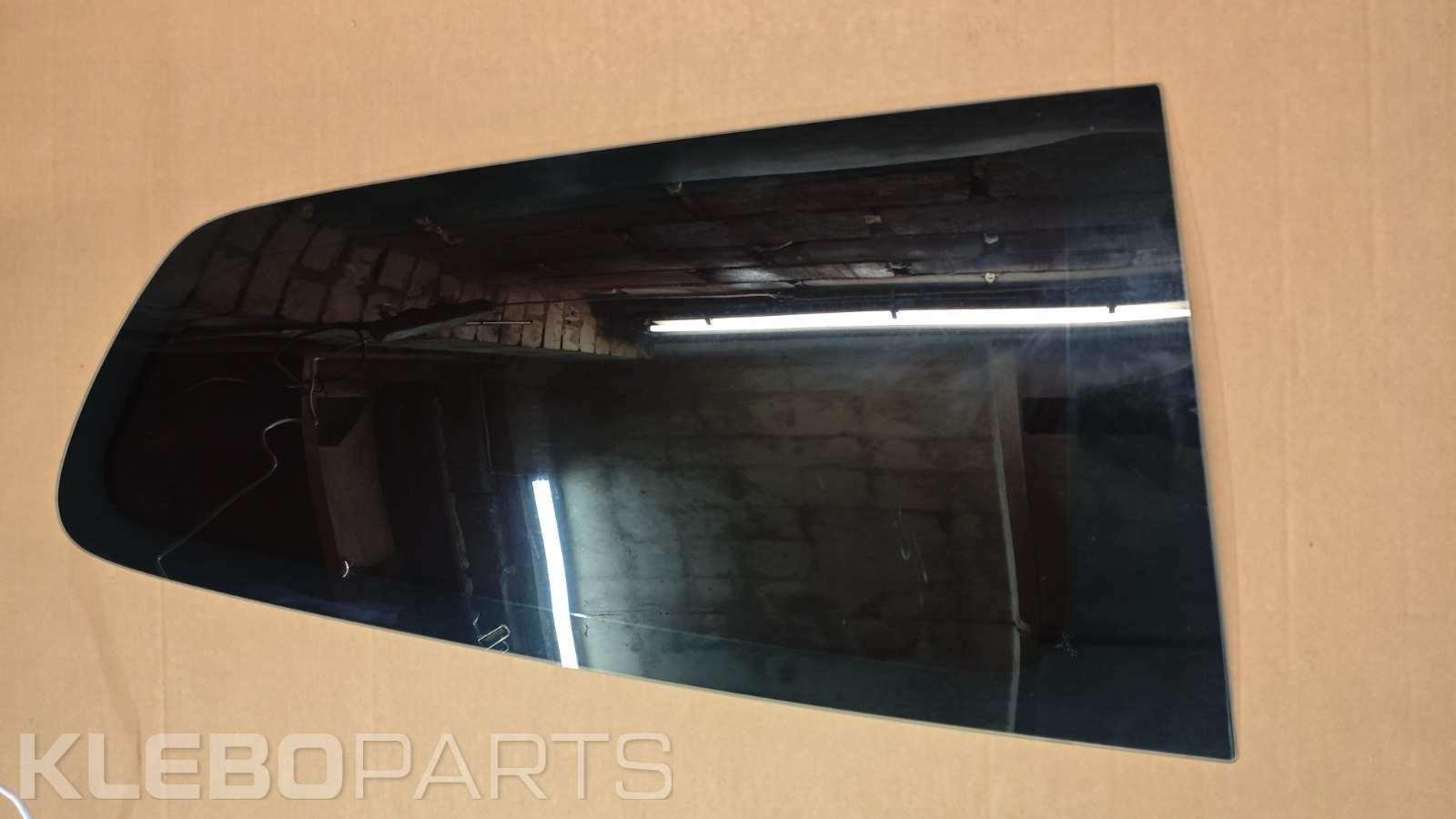 Honda Civic VII 2002–2005 EP2 EP3 galinis dešinys tamsintas šoninis stiklas OEM 4 Honda Civic VII 2002–2005 EP2 EP3 galinis dešinys tamsintas šoninis stiklas OEM - Image 4