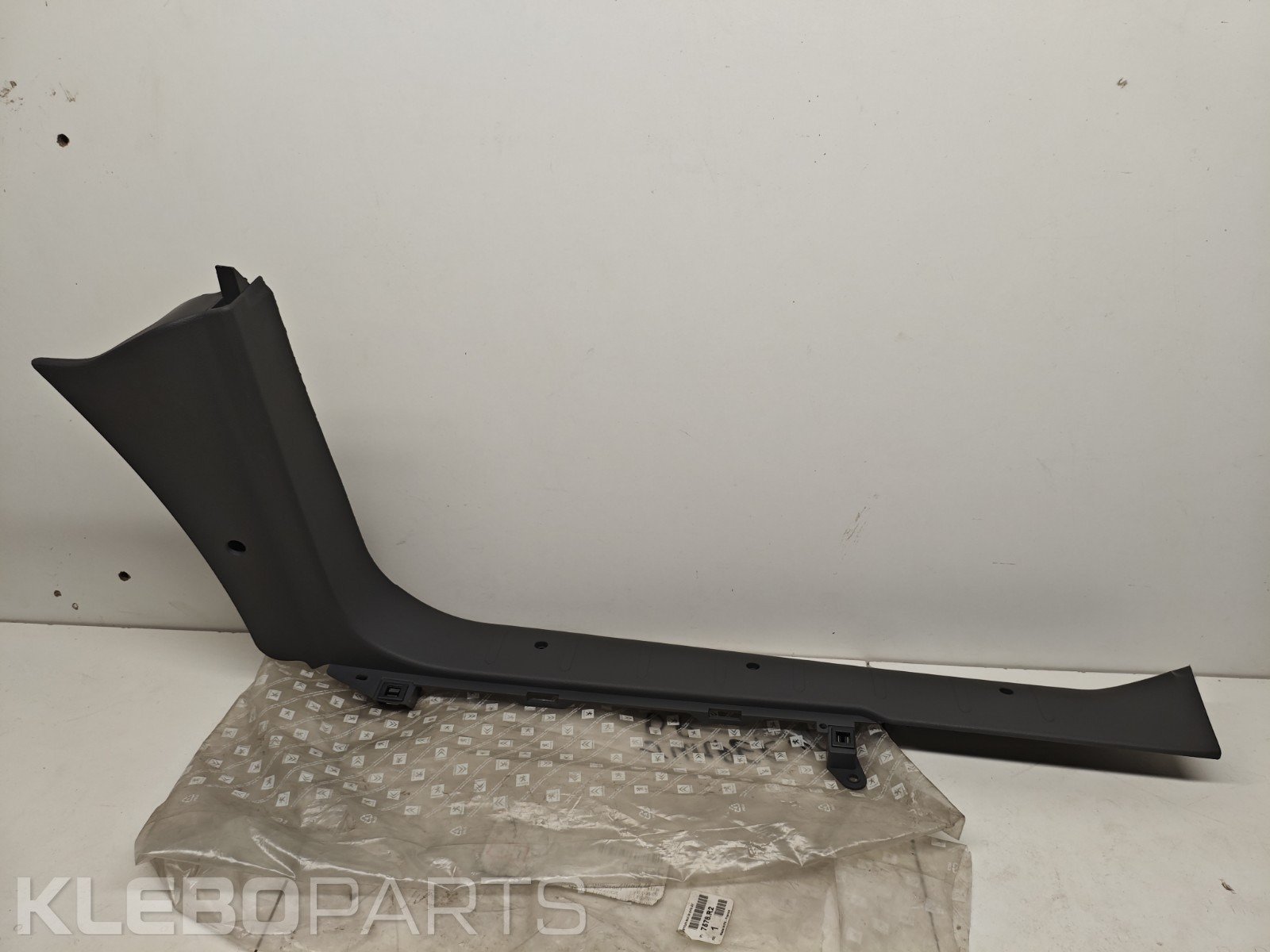 Peugeot Expert Jumpy Scudo 2007–2016 nauja dešinė slenksčio vidaus apdaila 7578R2 1 Peugeot Expert Jumpy Scudo 2007–2016 nauja dešinė slenksčio vidaus apdaila 7578R2